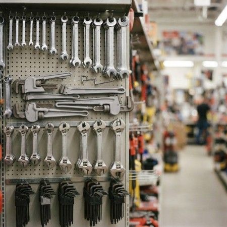 Ключи в строительном магазине
